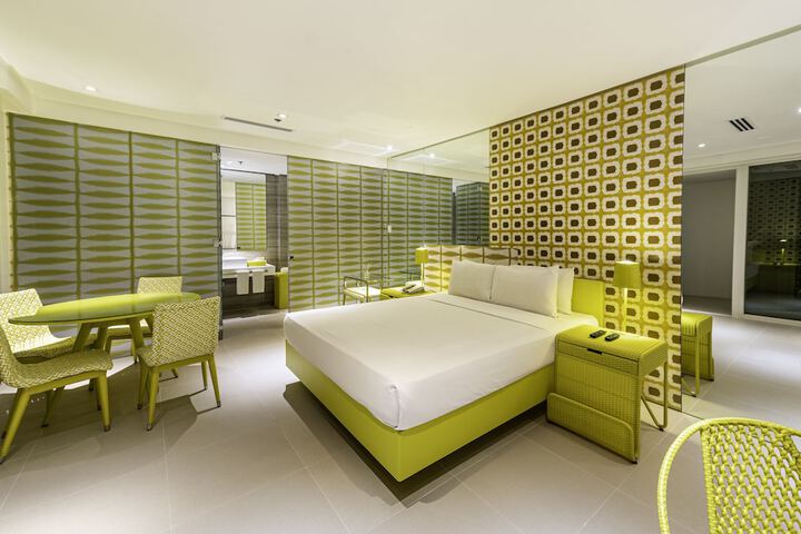 Room 13 of 37