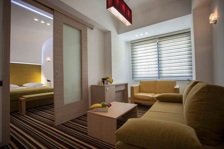 Room 9 of 42