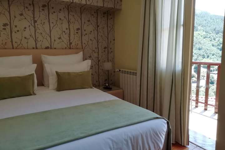 Room 8 of 93