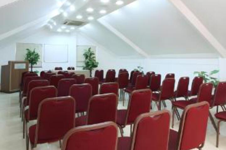 Room 10 of 14