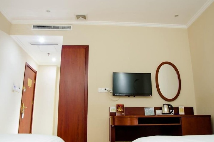 Room 15 of 21
