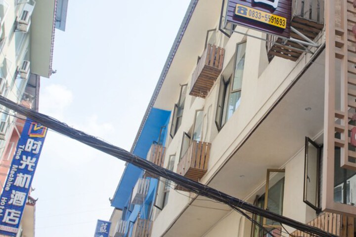 Exterior of Emeishan Hongzhao Hotel