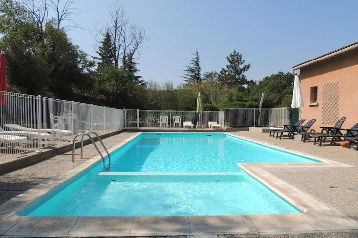 Pool 1 of 6