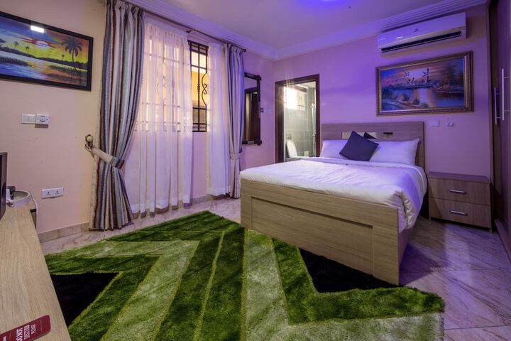 Room 14 of 130