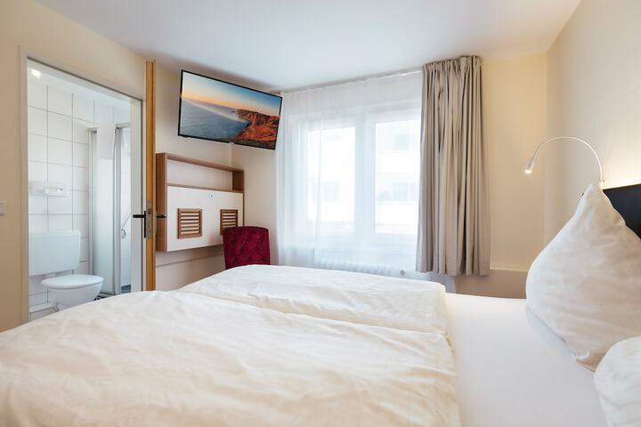 Room 2 of 16