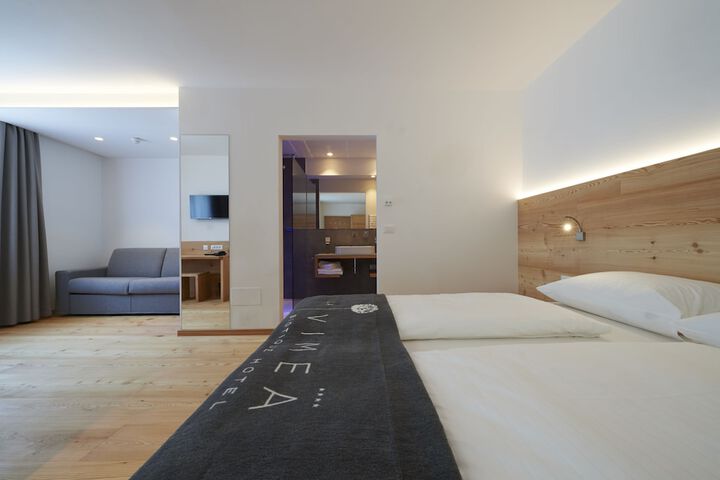Room 13 of 44