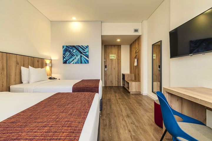 Room 9 of 31