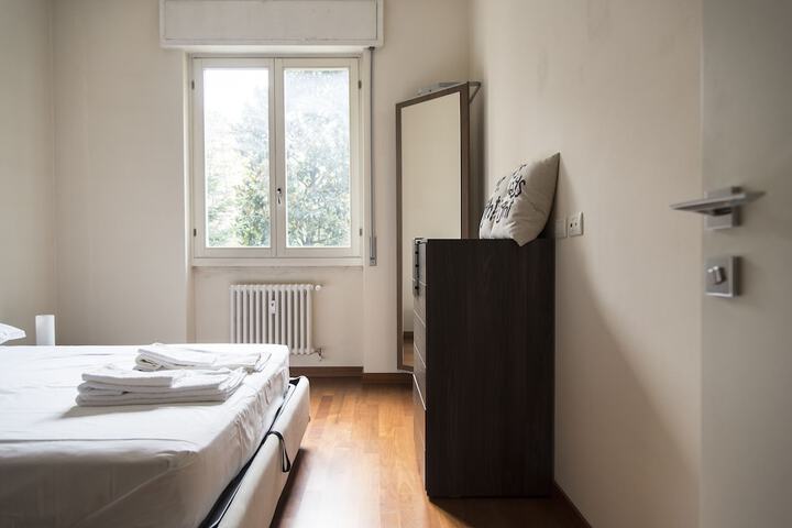 Room 2 of 35