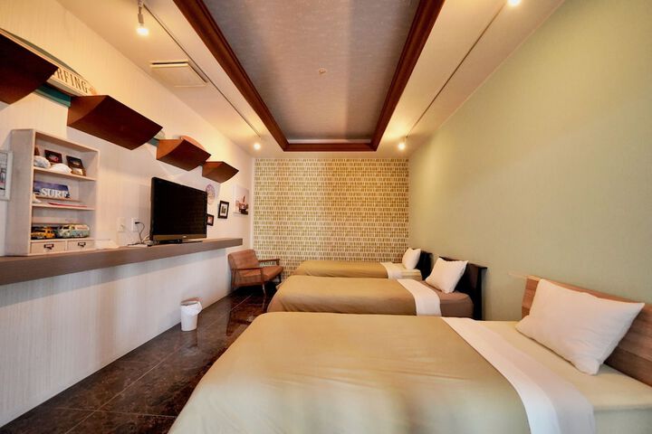 Room 25 of 193