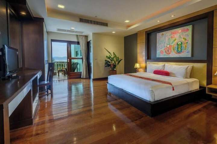 Room 3 of 9