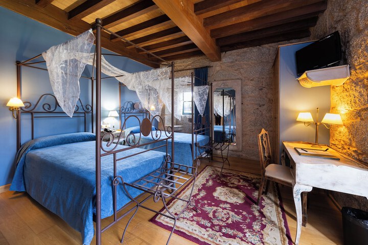 Room 2 of 18