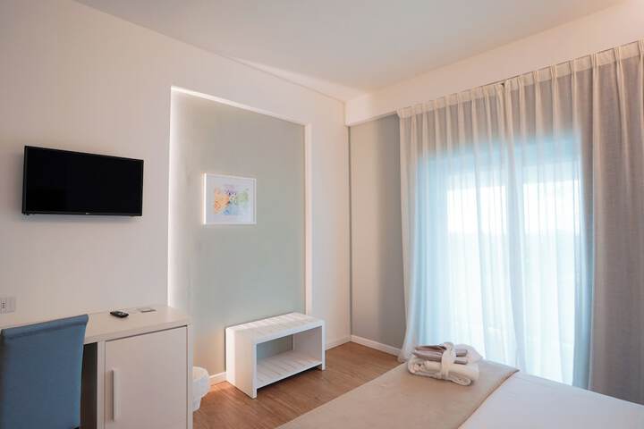 Room 33 of 105