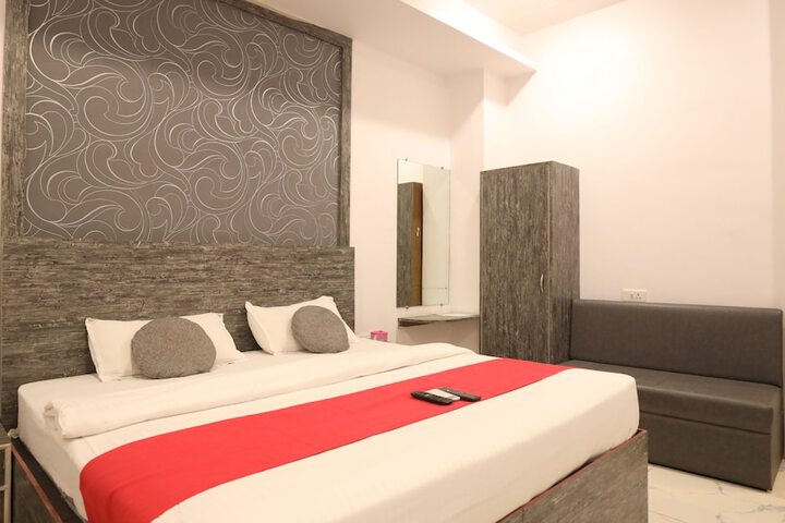 Room 18 of 32