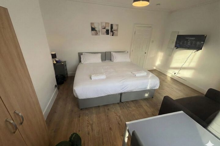 Room 11 of 27