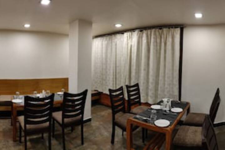 Dining 44 of 56