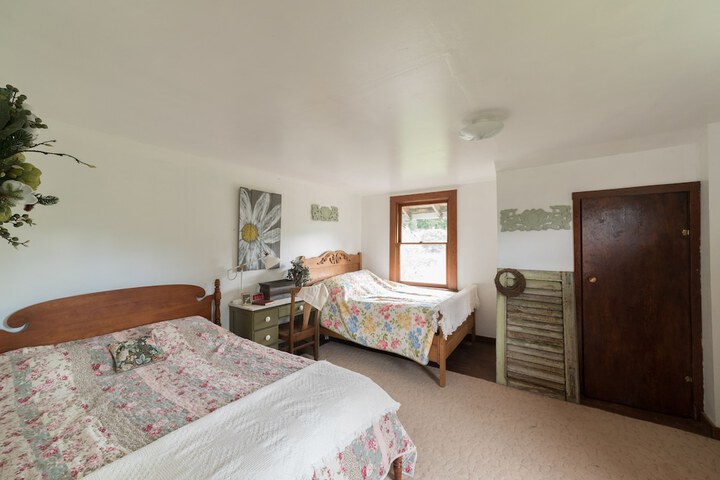 Room 6 of 61