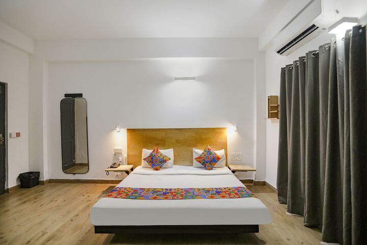 Room 15 of 33