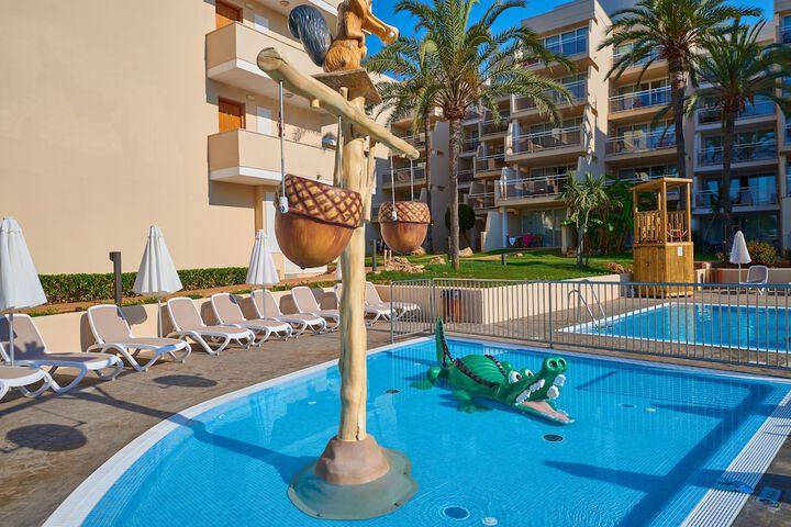 Hotel with Pool