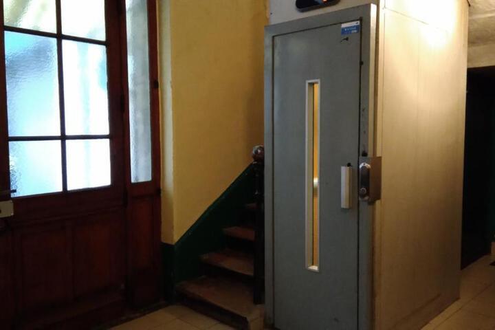 Room 8 of 12