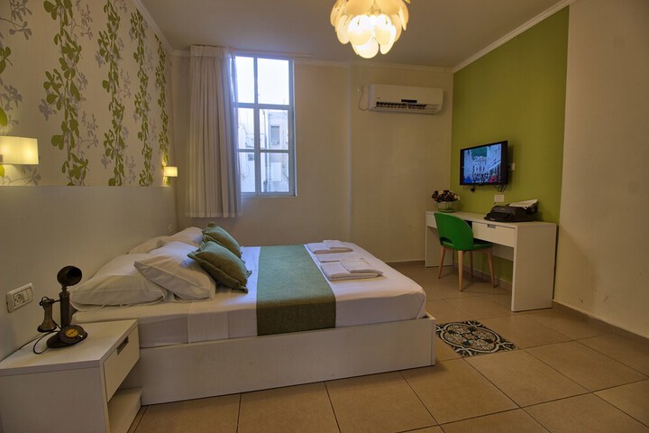 Room 21 of 57