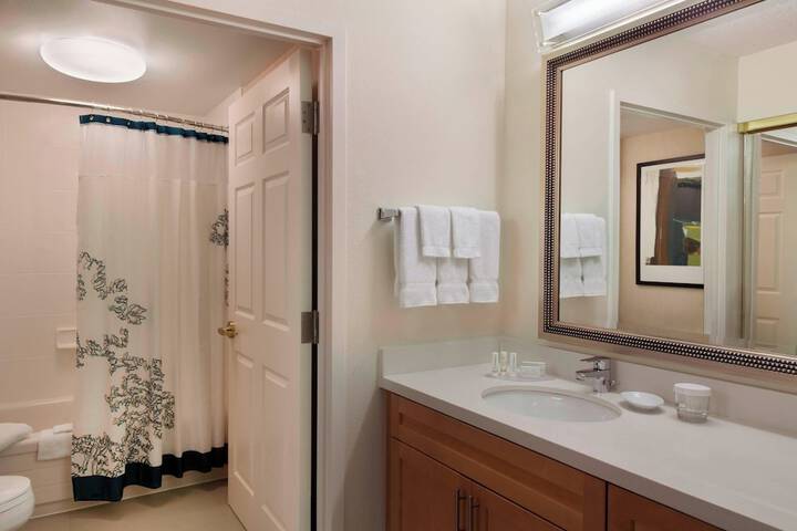Room 10 of 26