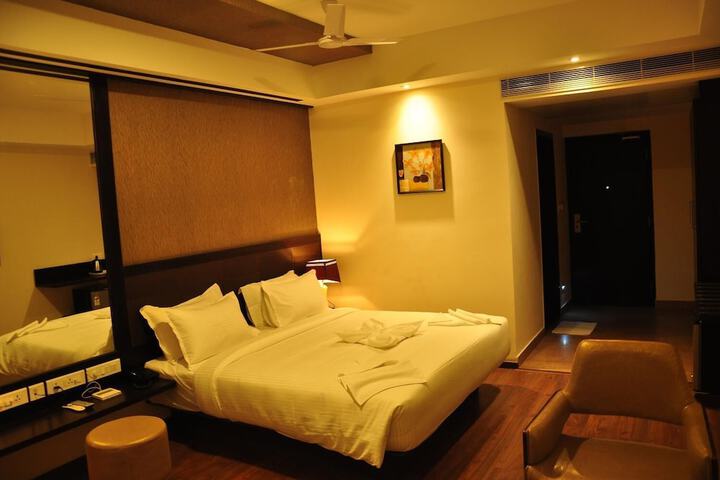Room 9 of 40