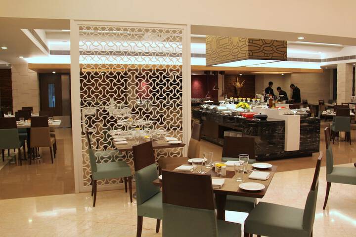 Dining 42 of 78