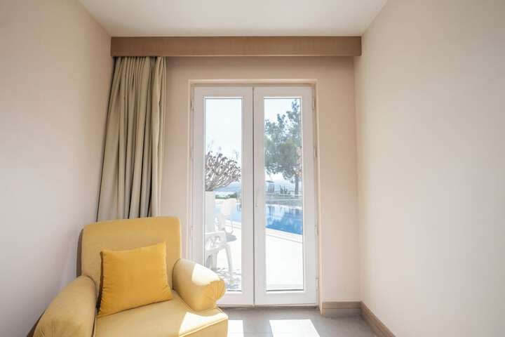 Room 2 of 129