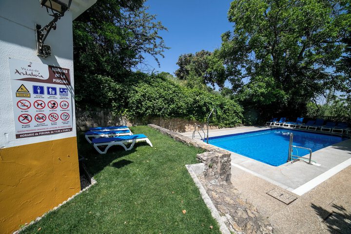Pool 40 of 104