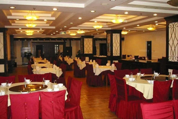 Dining 9 of 13