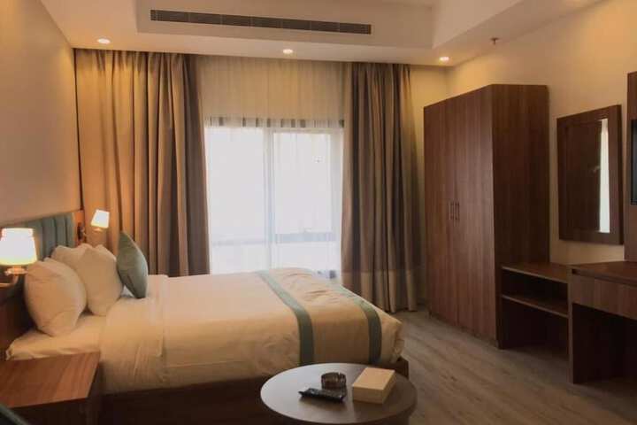 Room 10 of 34