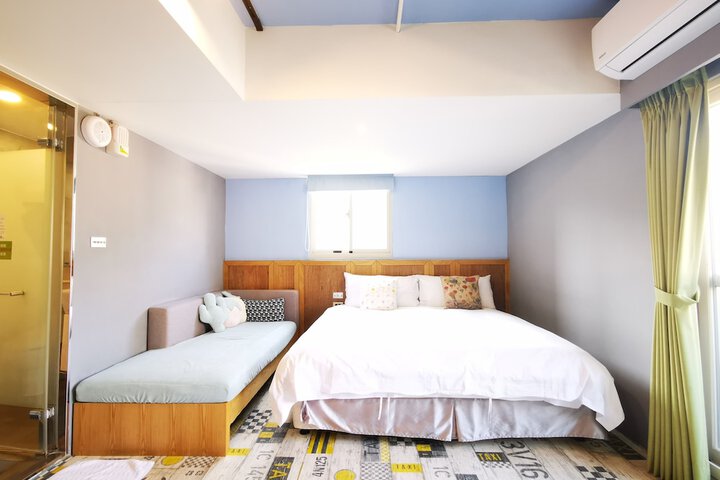 Room 5 of 74