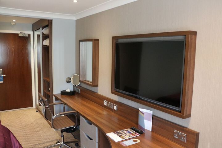 Room 5 of 16