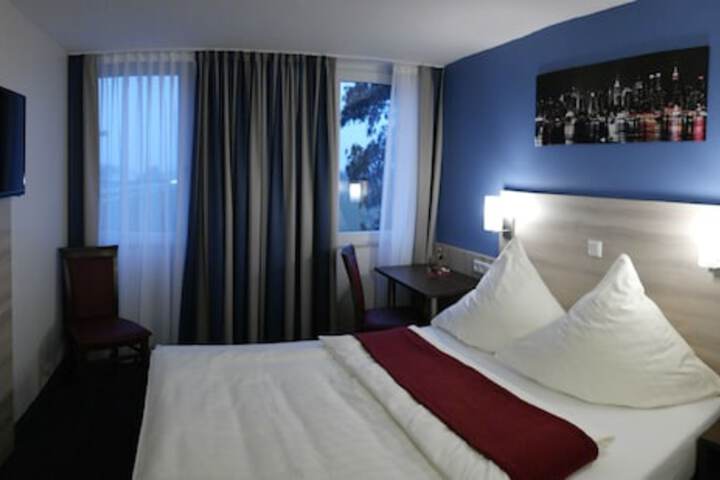 Room 12 of 40