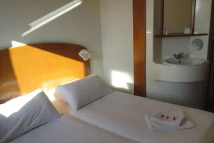 Room 7 of 38