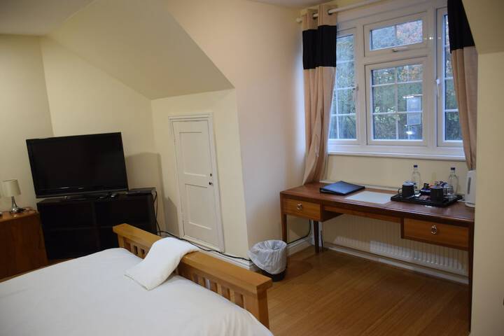 Room 17 of 34