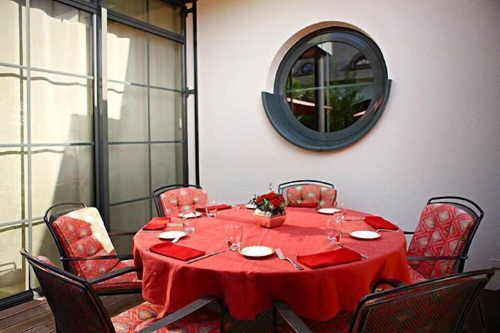 Dining 42 of 47