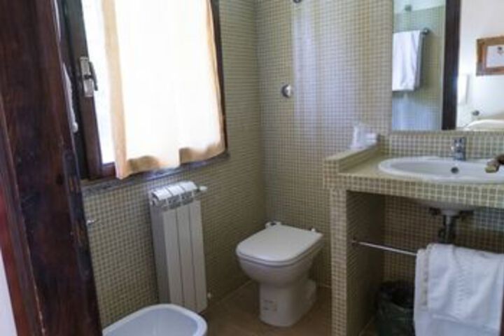Room 2 of 38
