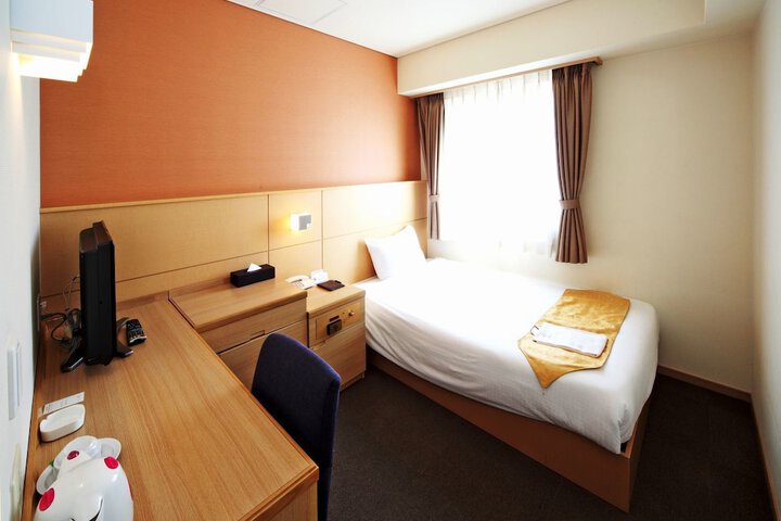 Room 4 of 40
