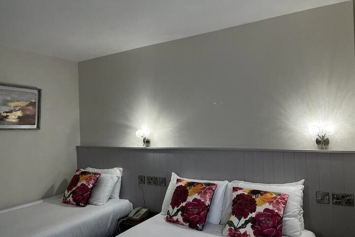Room 21 of 77
