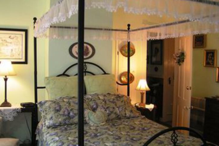 Room 10 of 33