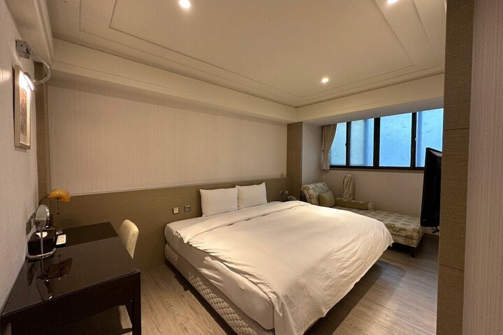 Room 15 of 42