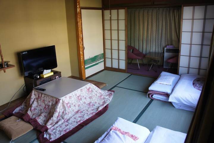 Room 8 of 25