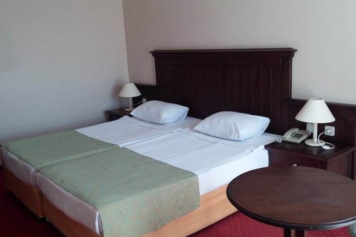 Room 17 of 40
