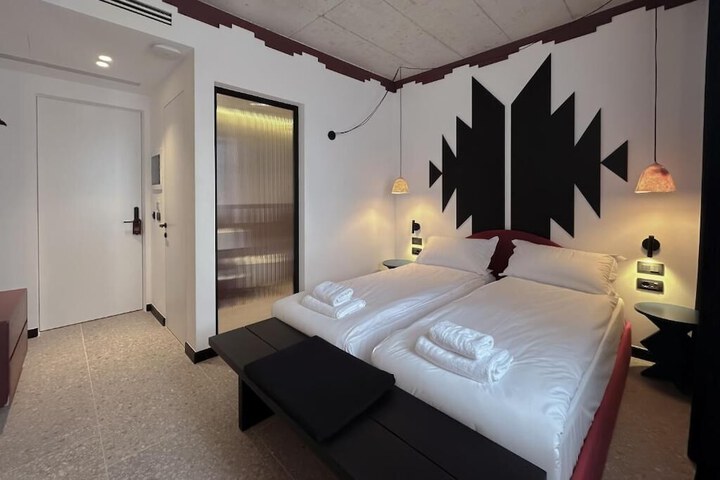 Room 6 of 40