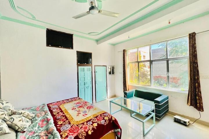 Room 3 of 63