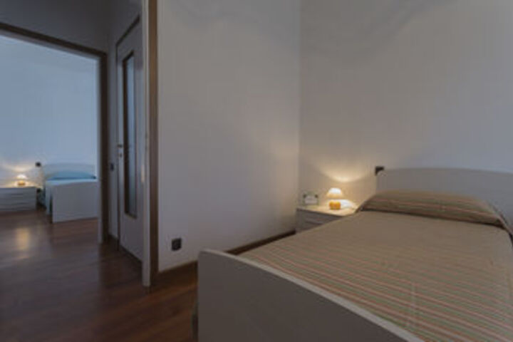 Room 102 of 320