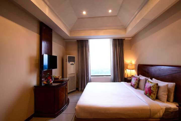 Room 6 of 21