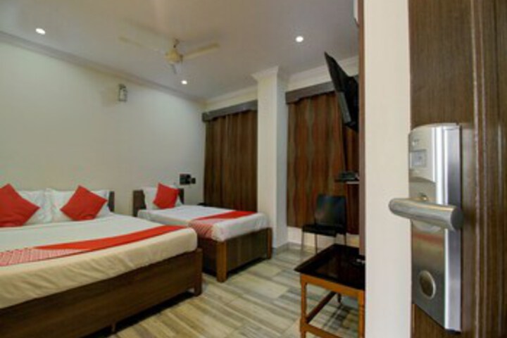 Room 26 of 38