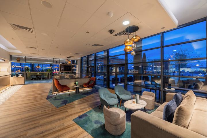 Lounge 96 of 151